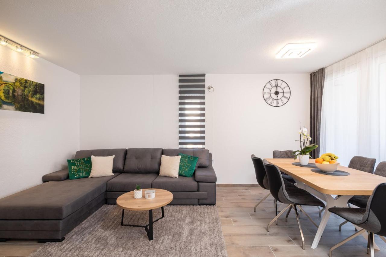 River Park Apartments Omis Exterior photo