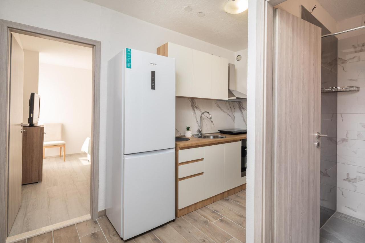 River Park Apartments Omis Exterior photo