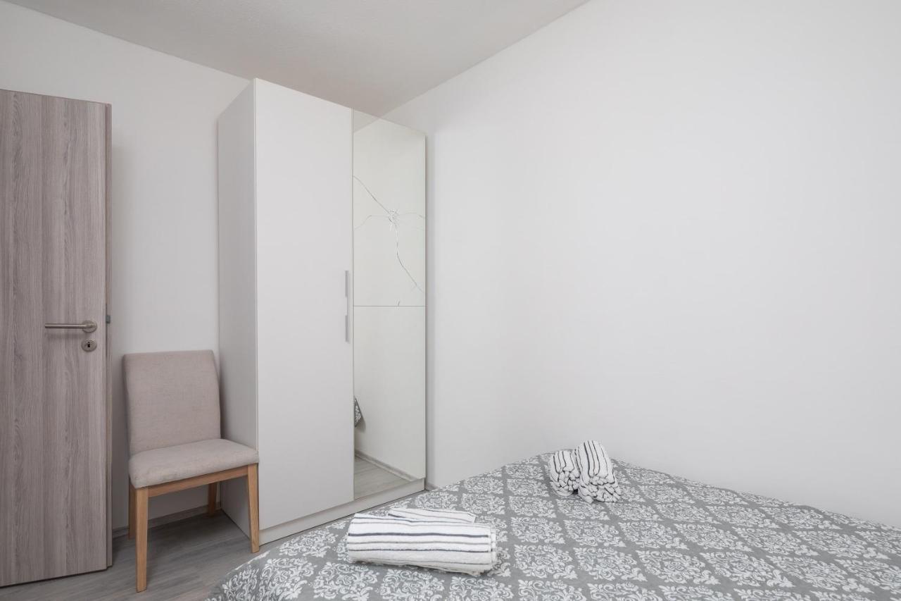 River Park Apartments Omis Room photo