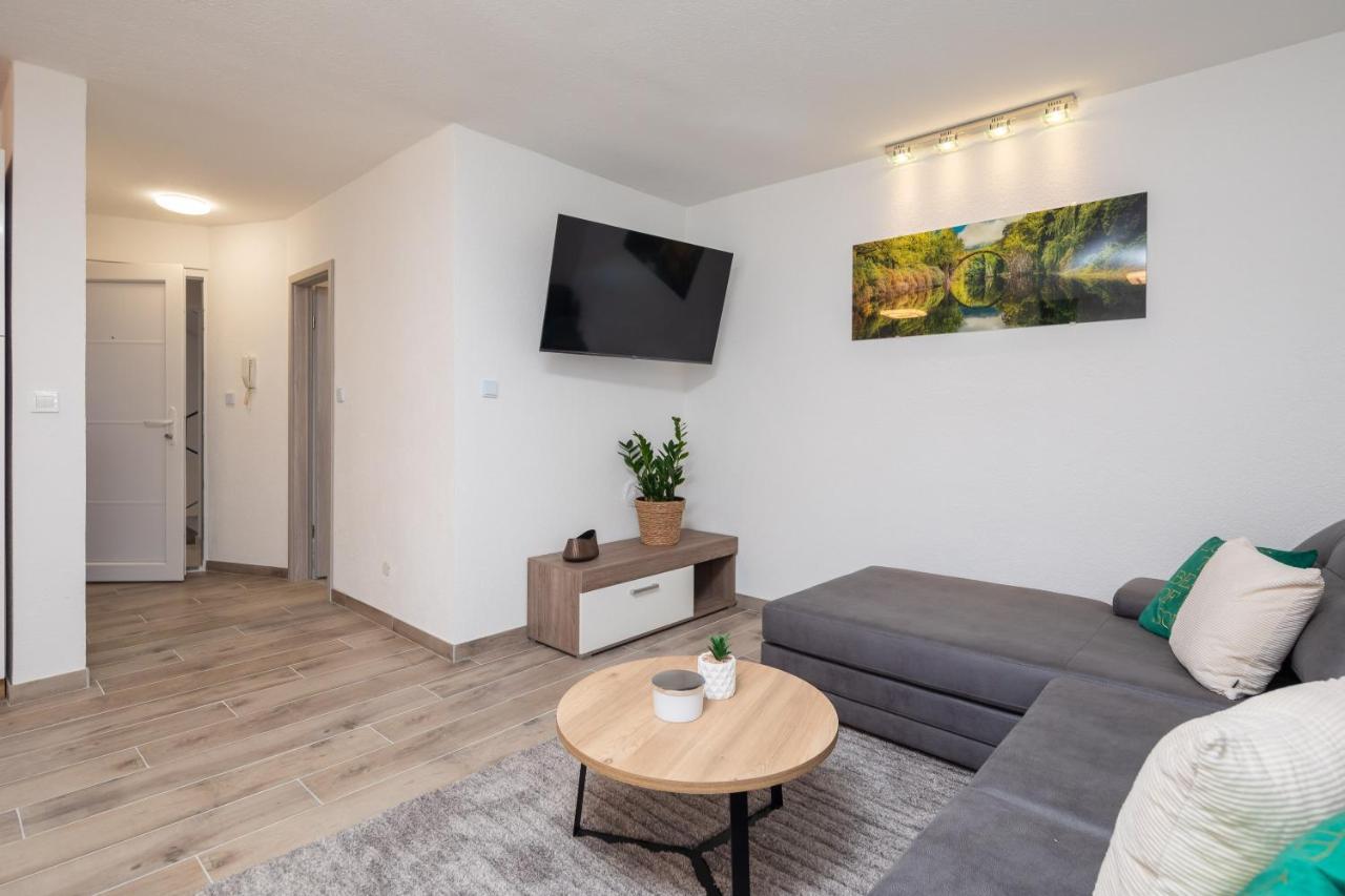 River Park Apartments Omis Exterior photo